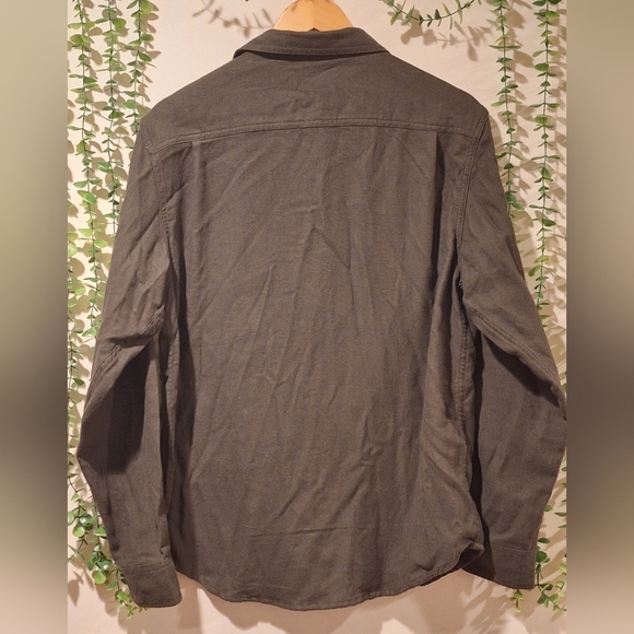 Men's Old Navy Button up Shirt - Dark Green/Olive Size Medium - Picture 4 of 4